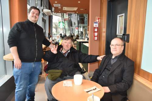 Kávéélmény és jóízű beszélgetés a kecskeméti Starbucksban