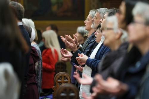 Az Úristen elképesztő ereje tapasztalható – Gyógyító és dicsőítő imaest a Szent Margit-templomban 