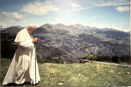 Totus tuus – Kiállítás Szent II. János Pál pápa életéről és hatásáról Székesfehérváron 