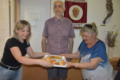 Csendes áhítattal és tápláló étellel tért vissza a Wojtyla Házba a kecskeméti adventista közösség